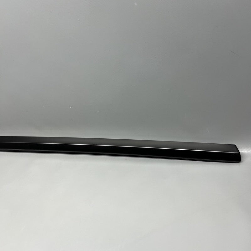 1621165-00-B TESLA MODEL Y DOOR WINDOW MOLDING RIGHT FRONT 2020 21 22  23 2024 1621165-00-B