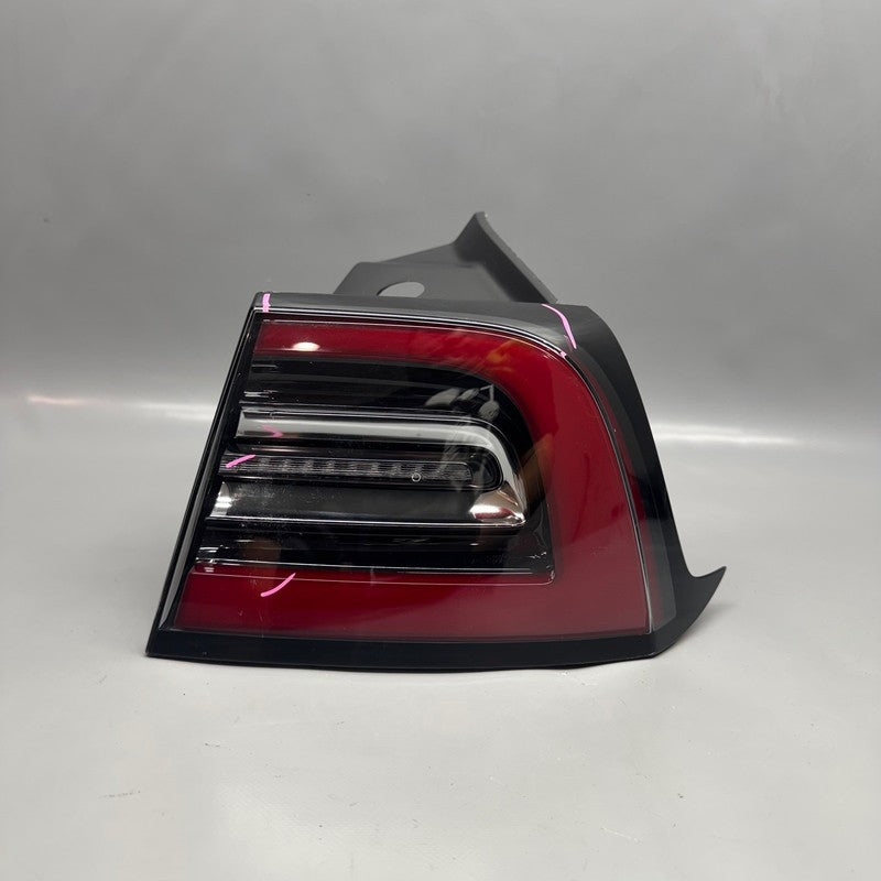 TESLA MODEL 3 TAIL LIGHT RIGHT PASSENGER 2017 2018 2019 2020 2021 LED 