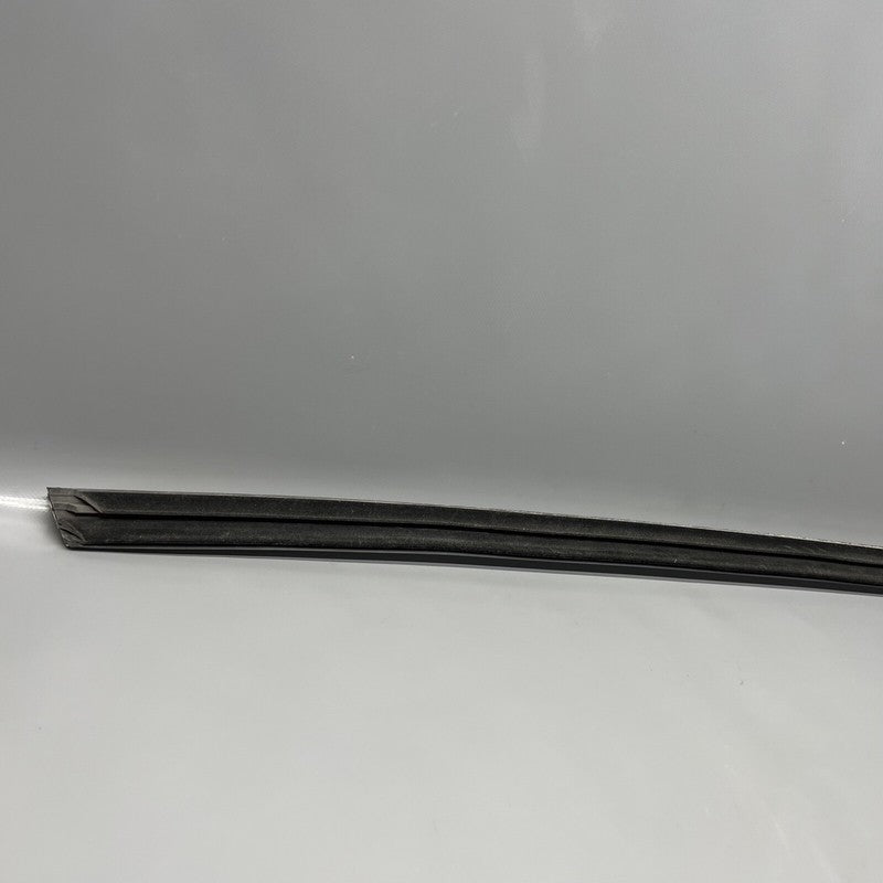 1080682-00-D TESLA MODEL 3 DOOR WINDOW MOLDING LEFT FRONT 2017 18 19 20 21 2022 1080682-00-D