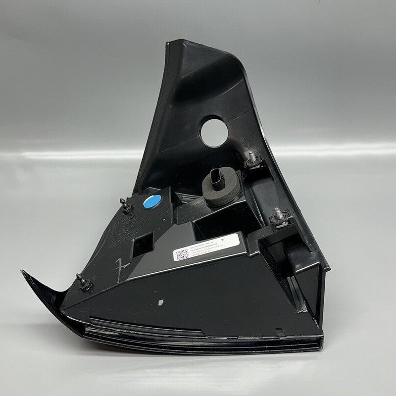 TESLA MODEL 3 TAIL LIGHT RIGHT 2017 2018 2019 2020 2021 1077398-00-H O