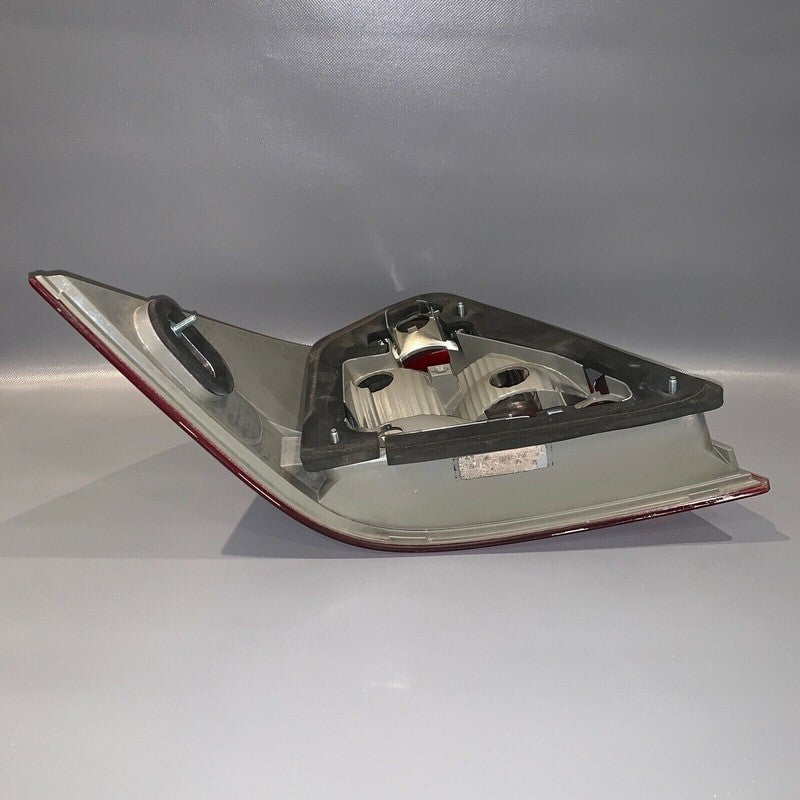 C230 MERCEDES BENZ C250 C350 RIGHT SIDE TAIL LIGHT SEDAN 2001 2002 2003 2004 OEM