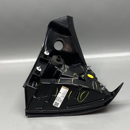 1502086-00-D TESLA MODEL Y TAIL LIGHT LEFT DRIVER LED 2020 2021 2022 2023 OEM 1502086-00-D