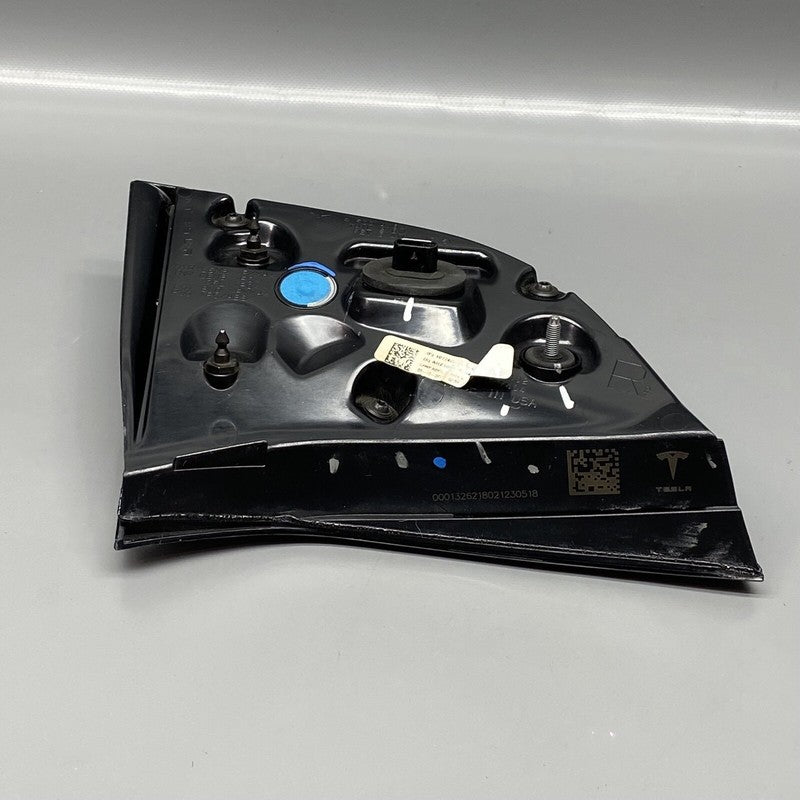 TESLA MODEL 3 TAIL LIGHT TRUNK RIGHT PASSENGER 1077402-00-E 2017 18 19