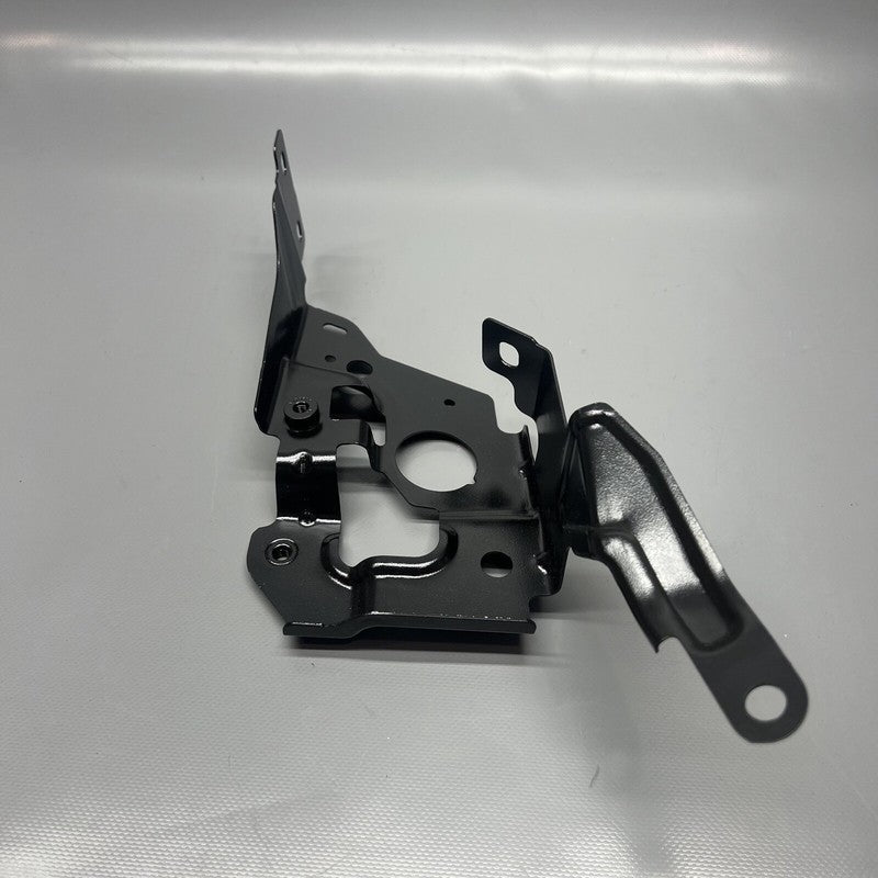 8494438 BMW 330 M3 FENDER BRACKET RIGHT FRONT 2019 2020 2021 OEM 8494438