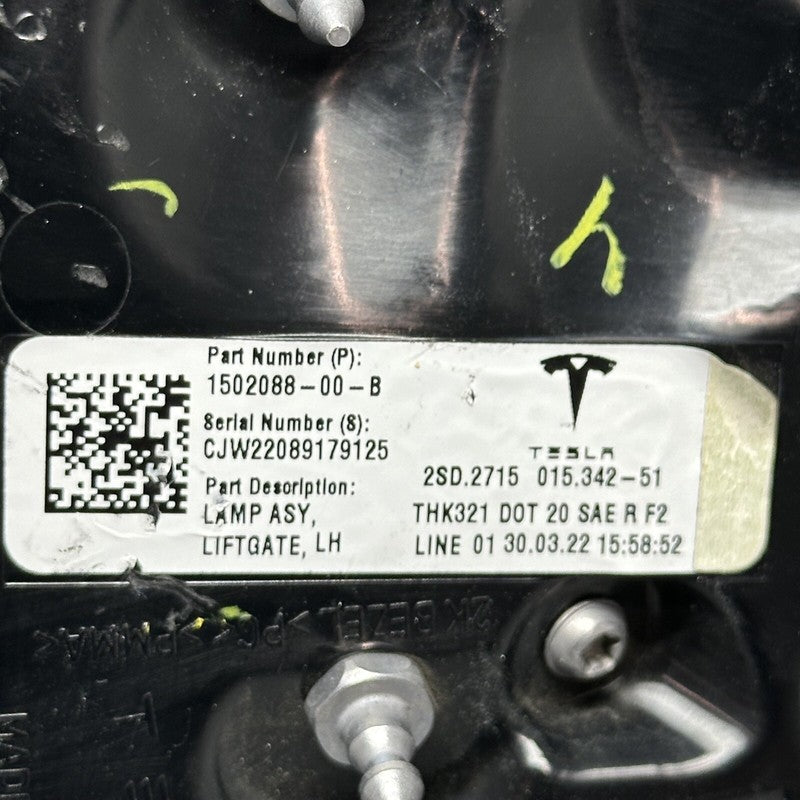 1502088-00-B TESLA MODEL Y LIFTGATE TAIL LIGHT LEFT DRIVER 2020 21 22 2023 OEM 1502088-00-B