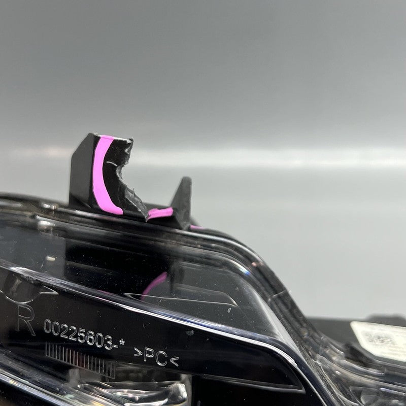 1507931-00-D TESLA MODEL Y FOG LIGHT RIGHT PASSENGER 3 PIN 2020 21 22 2023 OEM 1507931-00-D