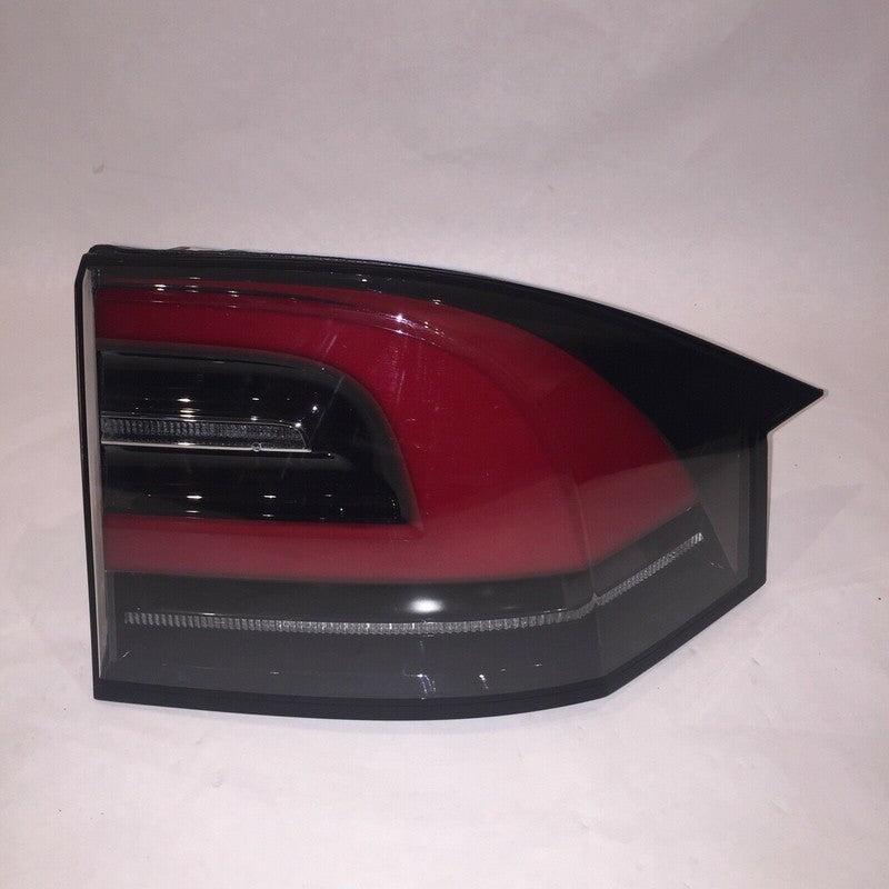 TESLA MODEL X TAIL LIGHT RIGHT PASSENGER 1034333-00-A 2015 2016 2017 2