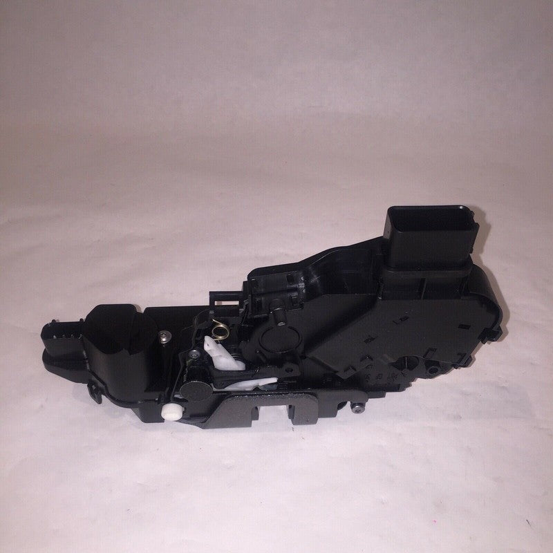 LR091351  /  8X2A-26413-AE LAND ROVER SPORT EVOQUE DISCOVERY 4 LEFT REAR DOOR LOCK ACTUATOR 2010 11 12 2013