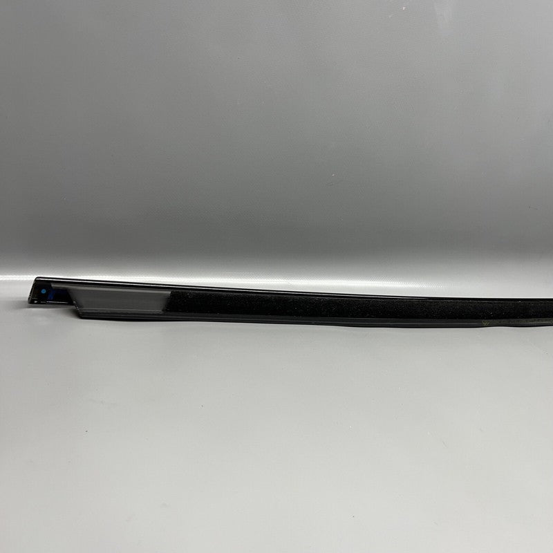 9Y0837476H PORSCHE CAYENNE DOOR BELT MOLDING RIGHT FRONT 2019 2020 OEM 9Y0837476H