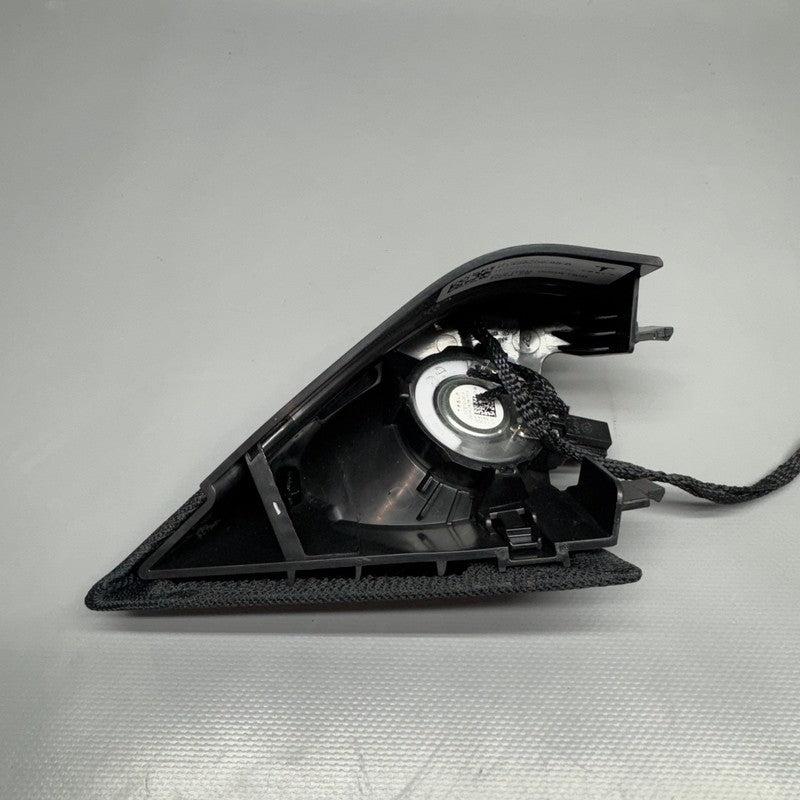 TESLA MODEL Y DOOR TRIM TWEETER RIGHT FRONT 2020 2021 2022 2023 2024 O