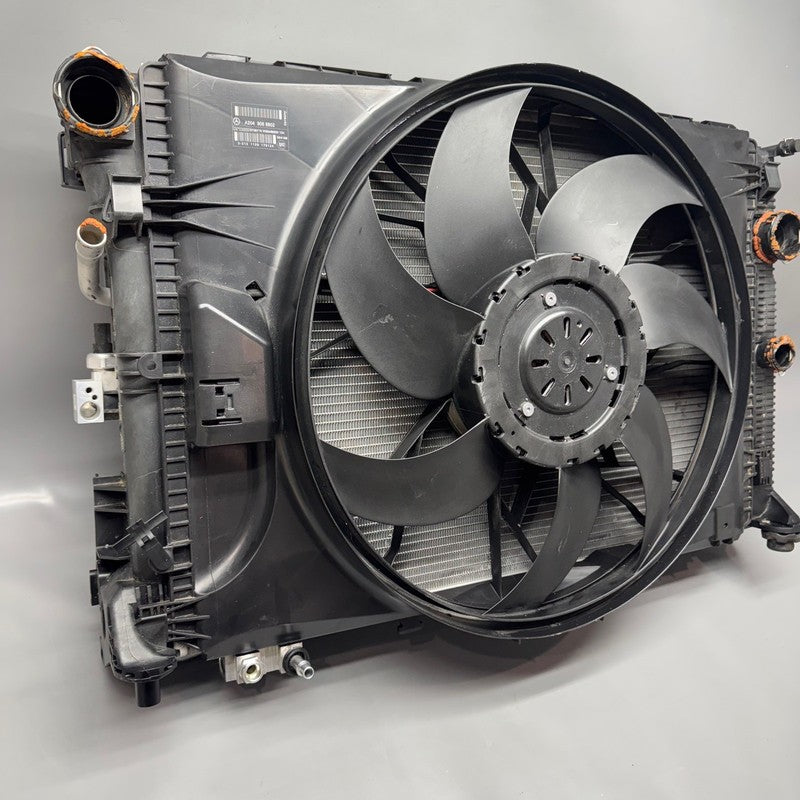 A2045003703 MERCEDES BENZ E350 E550 COOLANT RADIATOR 2010 2011 2012 2013 2014 2015 OEM