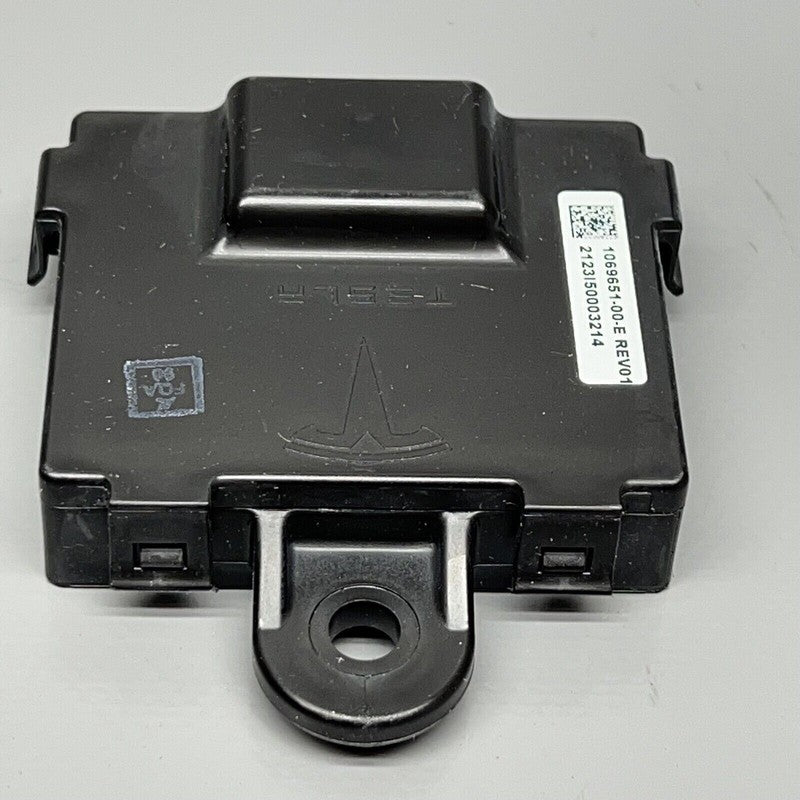 1069651-00-E TESLA MODEL S DOOR HANDLE CONTROL UNIT  MODULE FRONT 2016 17 18 2019 OEM
