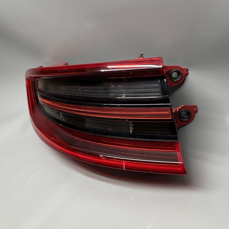 95B945095E PORSCHE MACAN TAIL LIGHT LEFT DRIVER 2015 2016 2017 LED OEM 95B945095E