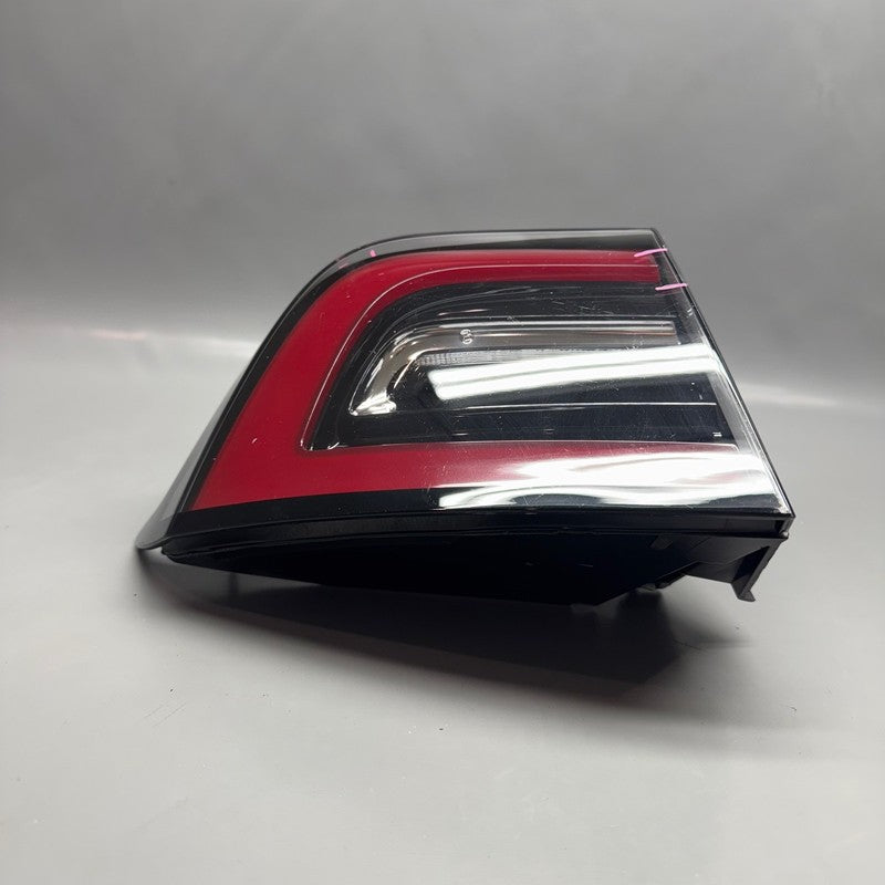 TESLA MODEL 3 TAIL LIGHT LEFT DRIVER 2017 2018 2019 2020 2021 2022 202