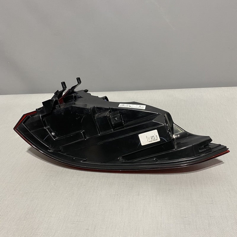 7P5945207R PORSCHE CAYENNE TAIL LIGHT LEFT DRIVER SIDE 7P5945207R LED OEM 2015 2016 2017 