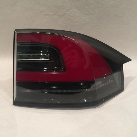 1034333-00-A TESLA MODEL X TAIL LIGHT RIGHT PASSENGER 1034333-00-A 2015 2016 2017 2018 OEM