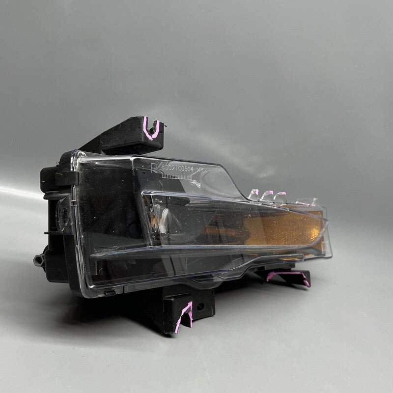 1077392-00-F TESLA MODEL 3 FOG LIGHT RIGHT PASSENGER 2017 2018 2019 2020 2021 2022 DAMAGED