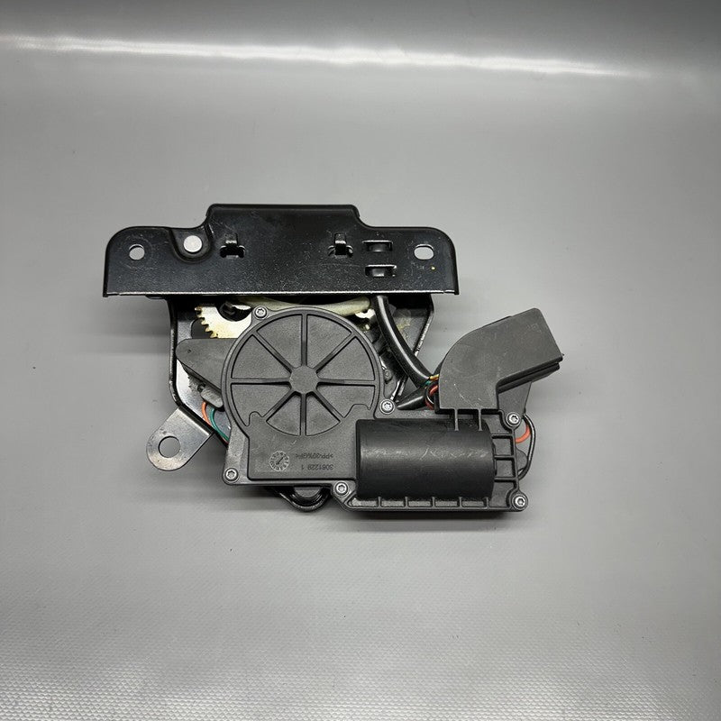 1500604-00-B TESLA MODEL 3,Y LIFT GATE LOCK LATCH 2018 19 20 21 22 2023 OEM 1500604-00-B