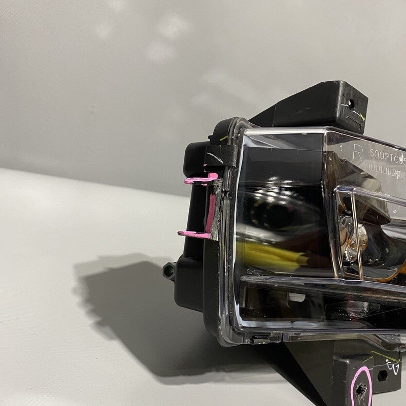 1077392-00-C TESLA MODEL 3 FOG LIGHT RIGHT SIDE LED 1077392-00-C 2017 2018 2019 2020