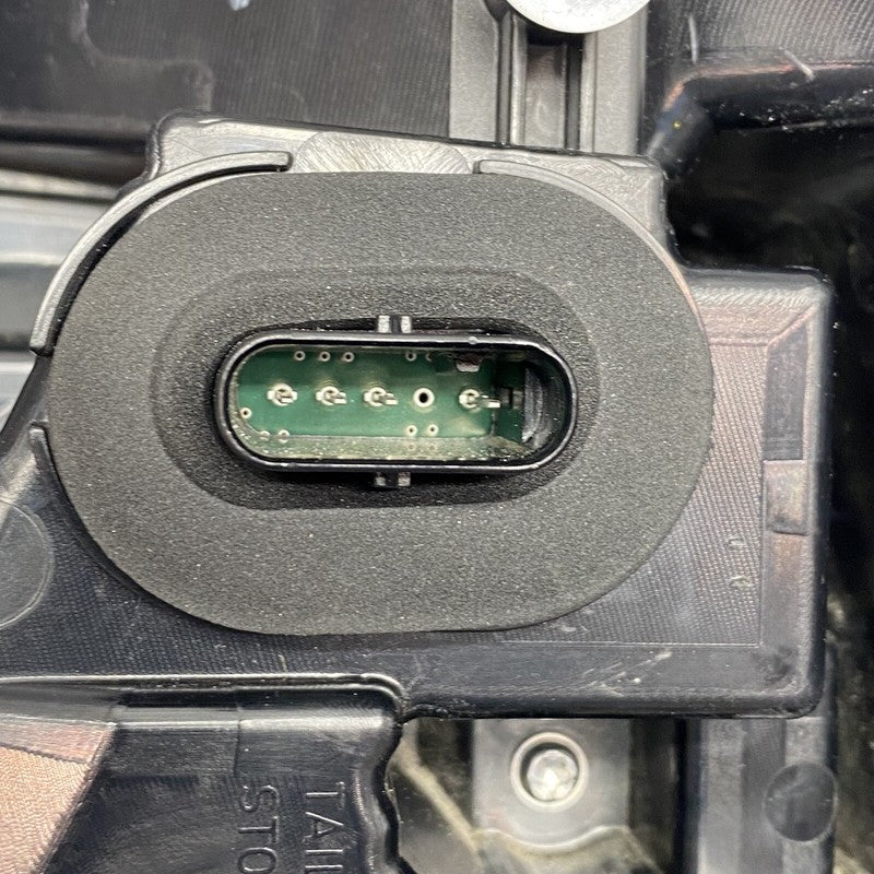 1502086-00-D TESLA MODEL Y TAIL LIGHT LEFT DRIVER 2020 2021 2022 2023 LED OEM 1502086-00-D