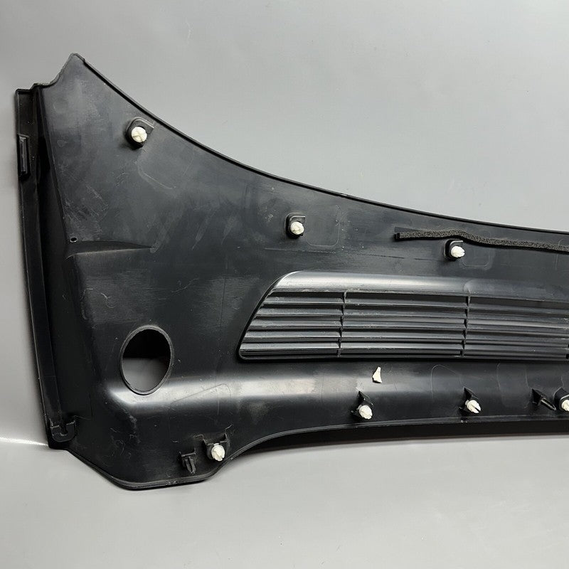 1619812-00-A TESLA MODEL Y WINDSHIELD COWL PANEL SHIELD 2020 2021 2022 2023 OEM 1619812-00-A