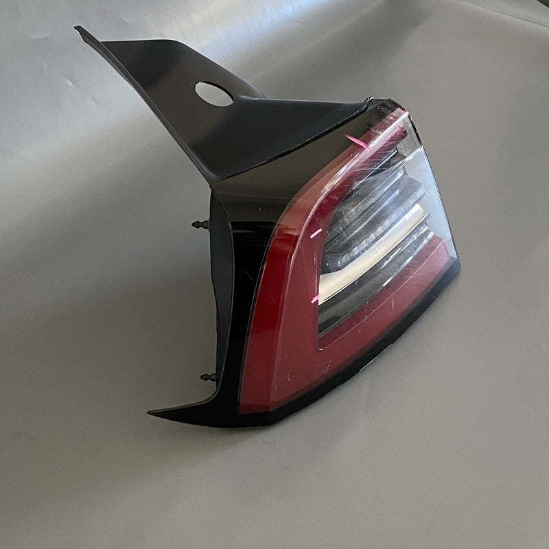 TESLA MODEL 3 TAIL LIGHT LEFT DRIVER SIDE 2017 2018 2019 2020 2021 202