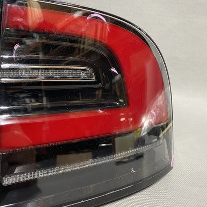 1034333-00-B TESLA MODEL X TAIL LIGHT RIGHT PASSENGER 1034333-00-B 2016 1017 2018 2019 2020