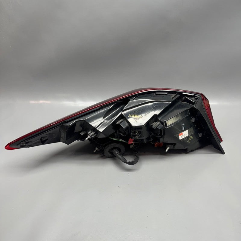 HYUNDAI ELANTRA TAIL LIGHT RIGHT PASSENGER  2019 2020 OEM