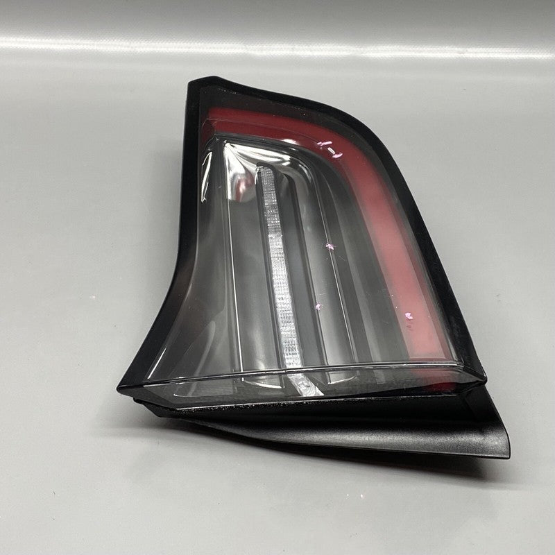 TESLA MODEL 3 TAIL LIGHT TRUNK RIGHT PASSENGER 1077402-00-E 2017 18 19