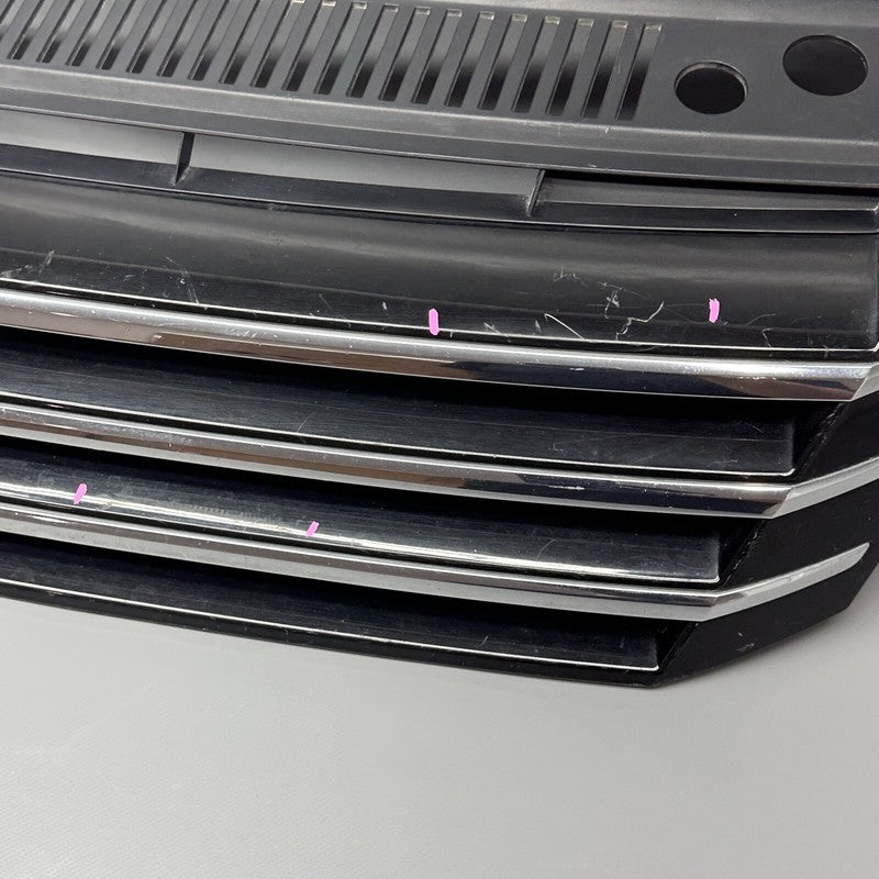 561853653A VOLKSWAGEN PASSAT GRILLE 2016 2017 2018 OEM 561853653A