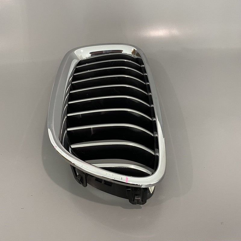 7412323 BMW 528 GRILLE UPPER LEFT 2014 2015 2016 7412323 535 OEM