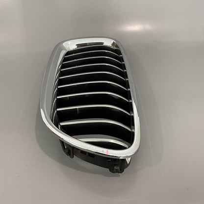 7412323 BMW 528 GRILLE UPPER LEFT 2014 2015 2016 7412323 535 OEM