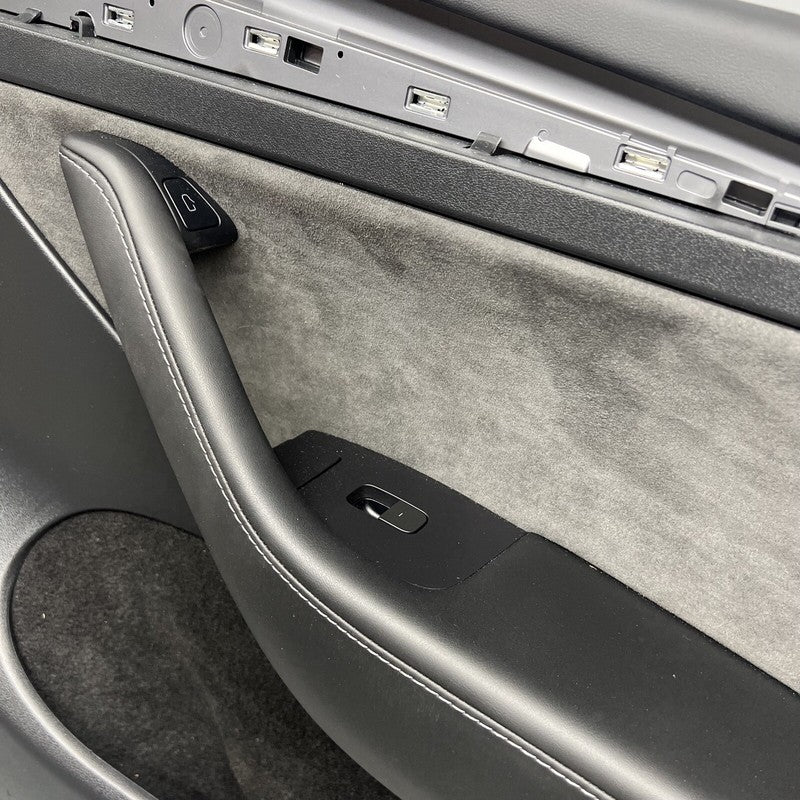 1997295-00-A TESLA MODEL Y DOOR PANEL RIGHT FRONT 2020 2021 2022 2023 OEM 1997295-00-A