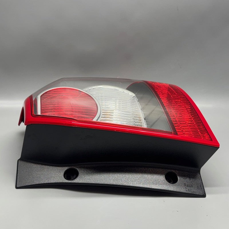 LAND ROVER FREELANDER 2 TAIL LIGHT RIGHT PASSENGER 2006-2012 OEM 9H52-