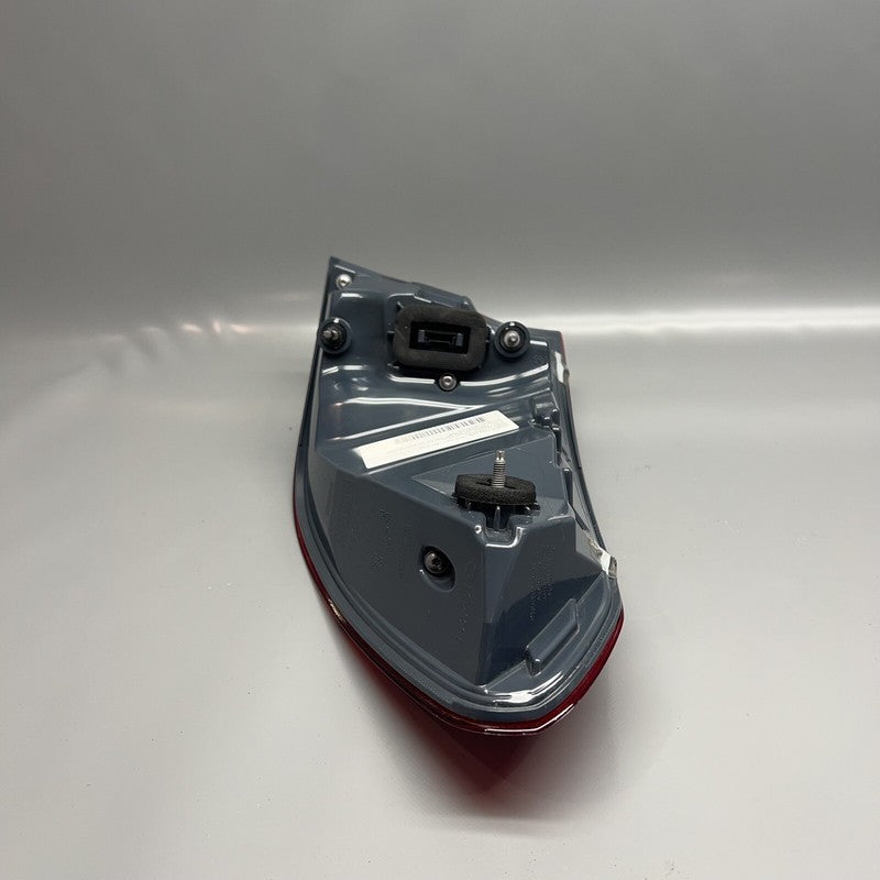 7376487 BMW 640 GT GRAN TURISMO TAIL LIGHT LEFT DRIVER 2018 2019 OEM 7376487