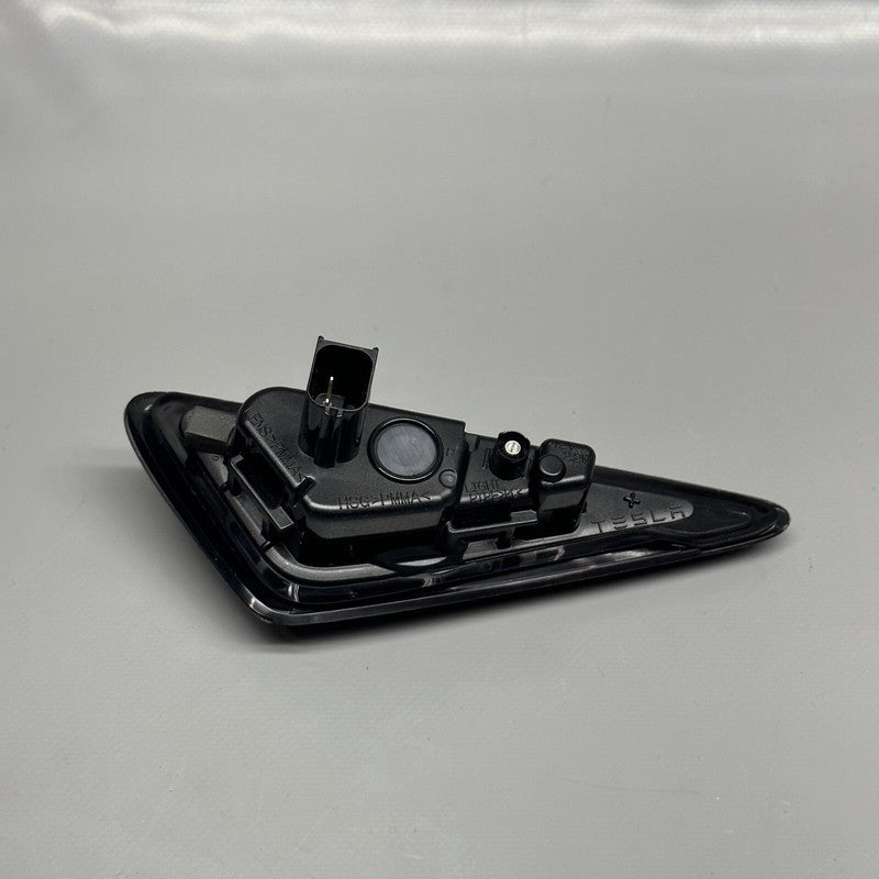 1495865-20-C TESLA MODEL 3 Y FENDER CAMERA MARKER RIGHT 2017 18 19 20 21 2022 1495865-20-C