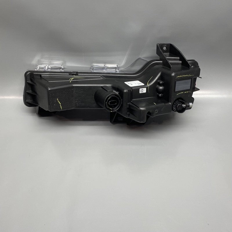 1077392-00-F TESLA MODEL 3 FOG LIGHT RIGHT PASSENGER 2017 2018 2019 20 21 2022 1077392-00-F