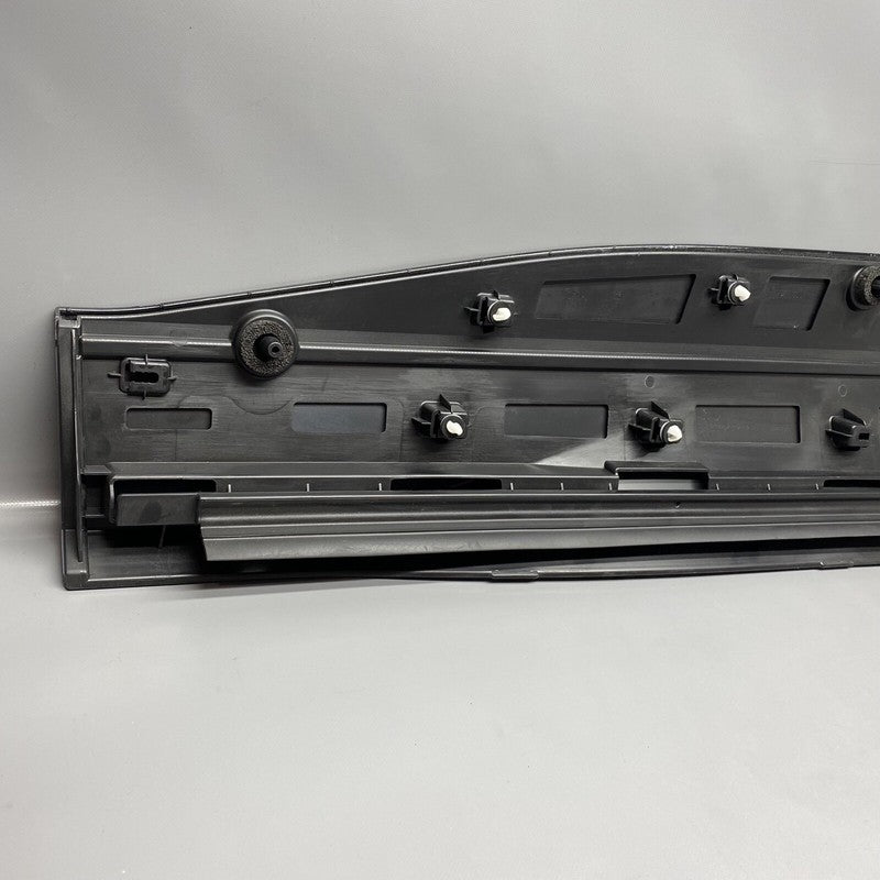 J9D3-21064-A JAGUAR I-PACE DOOR MOLDING RIGHT FRONT J9D3-21064-A 2018 2019 2020 OEM