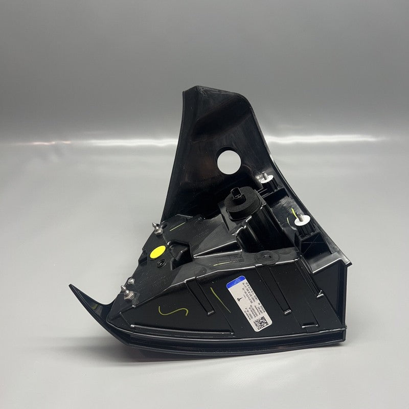 1502087-00-D TESLA MODEL Y TAIL LIGHT RIGHT PASSENGER LED 2020 21 22 23 2024 OEM 1502087-00-D