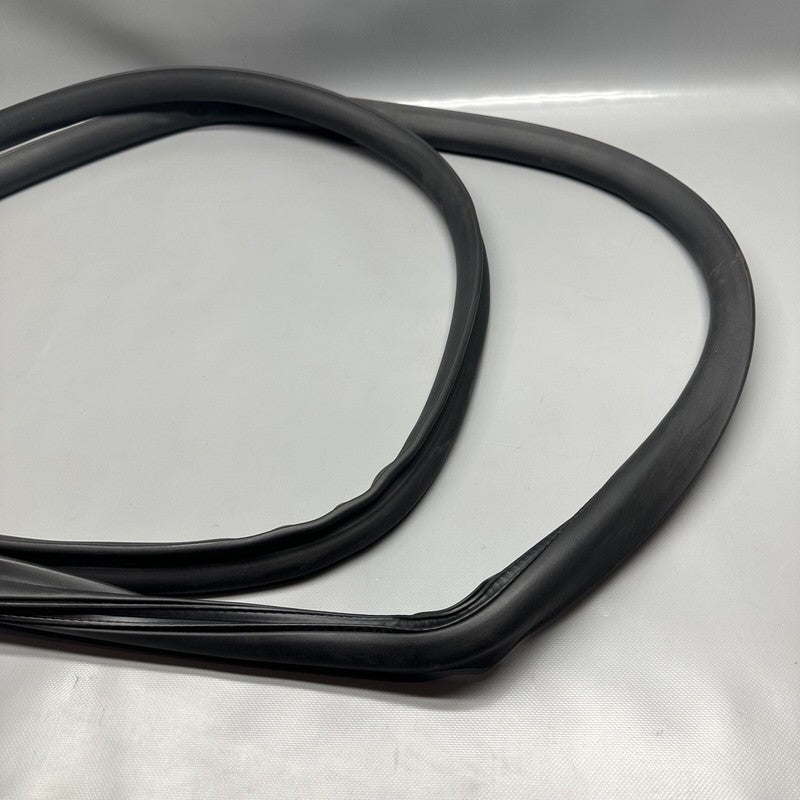 6009582-00-D TESLA MODEL S LIFTGATE TRUNK SEAL 2012 13 14 15 16 17 18 19 20 2021 6009582-00-D