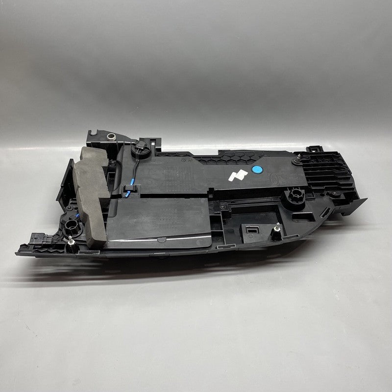 L8B2-13405-DD LAND ROVER TAIL LIGHT LEFT DRIVER 2020 2021 2022 OEM L8B2-13405-DD