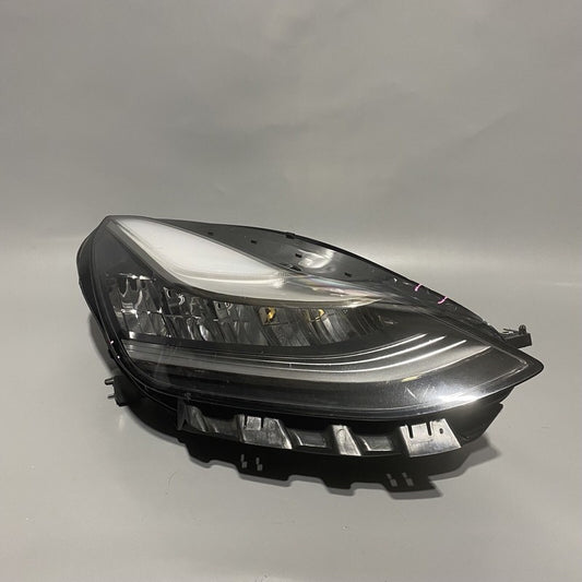 1077372-00-J TESLA MODEL 3 HEADLIGHT RIGHT PASSENGER 1077372-00-J 2017 2018 2019 2020 LED OEM