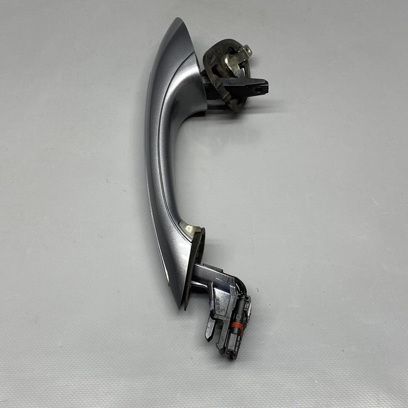 7305284 BMW 528 DOOR HANDLE LEFT FRONT KEYLESS 2014 2015 2016 F10 OEM 7305284