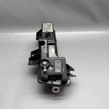 1077392-00-F TESLA MODEL 3 FOG LIGHT RIGHT PASSENGER 2017 18 19 20 21 2022 3 PIN 1077392-00-F