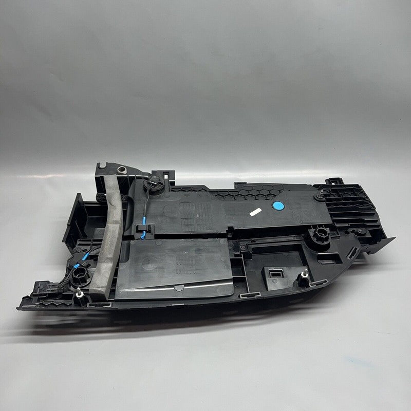 LAND ROVER DEFENDER TAIL LIGHT LEFT DRIVER 2020 2021 2022 OEM L8B3-134