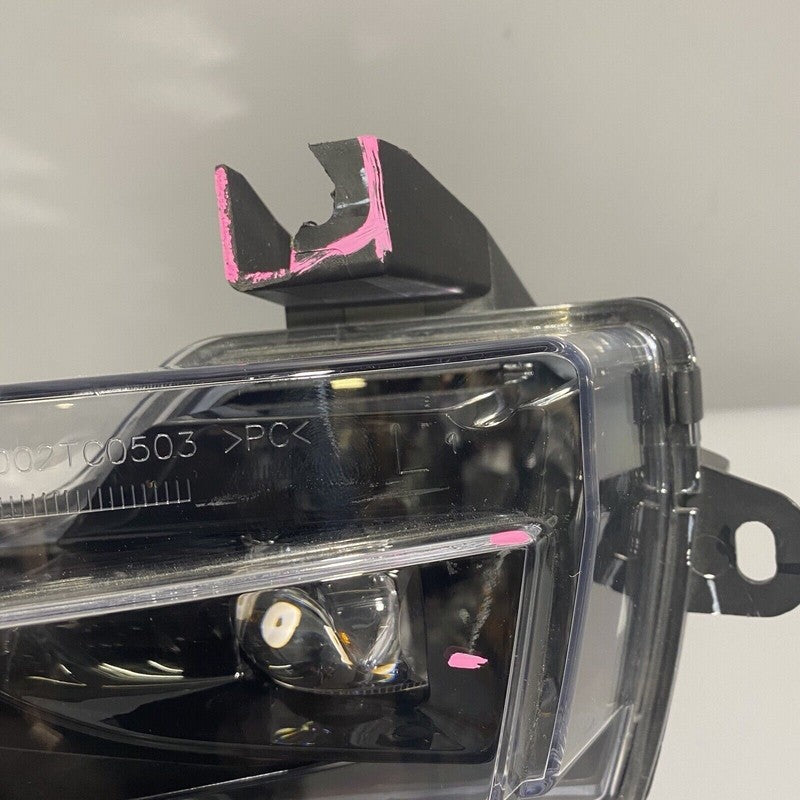 1077391-00-E TESLA MODEL 3 FOG LIGHT LEFT DRIVER 1077391-00-E 2017 2018 2019 2020 OEM 