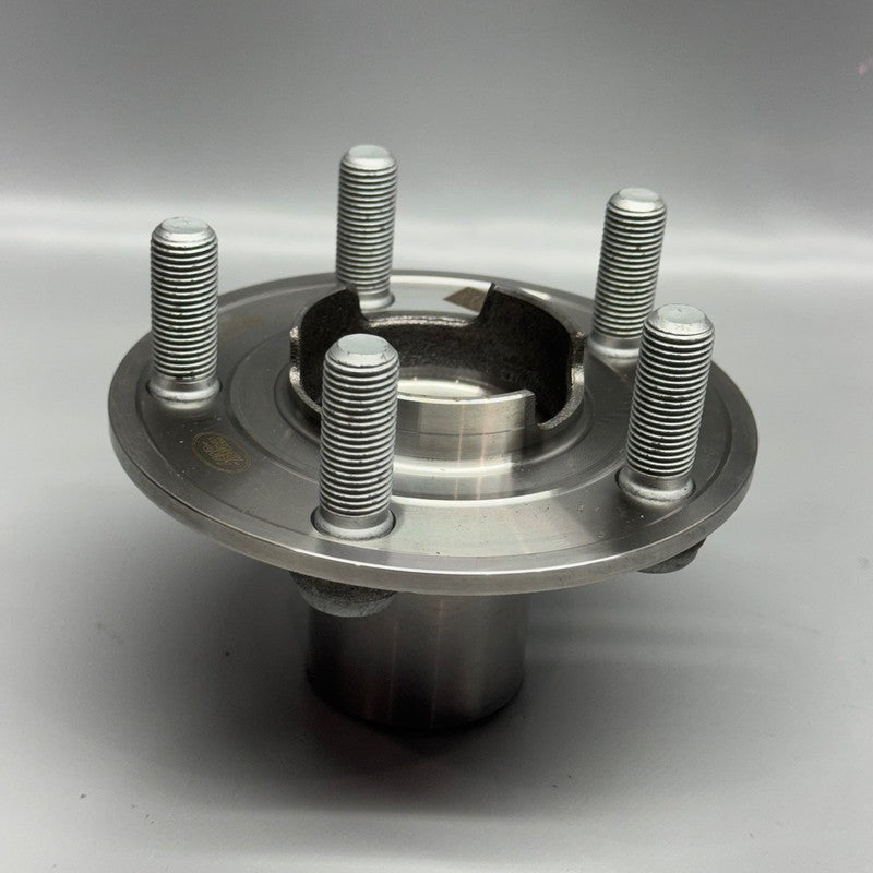 RANGE ROVER VELAR WHEEL HUB REAR 2018 2019 2020 OEM LR090541