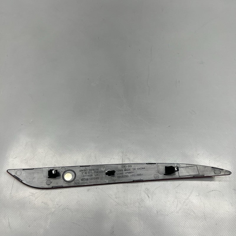 1077406 TESLA MODEL 3 REAR BUMPER REFLECTOR LEFT DRIVER 2016 2017 2018 2019 2020 OEM