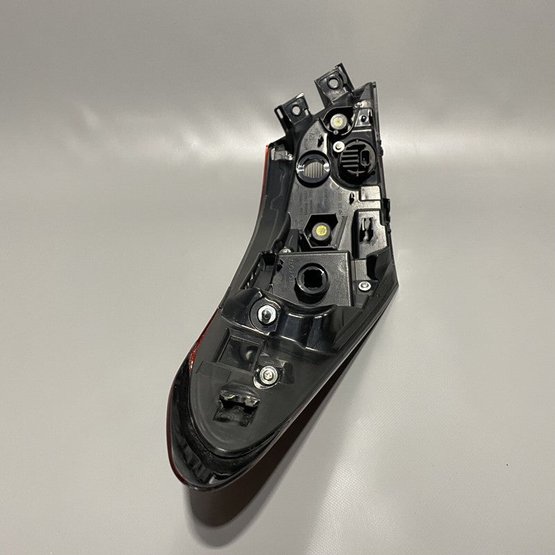 TOYOTA CAMRY TAIL LIGHT RIGHT PASSENGER SIDE 2018 2019 2020 OEM