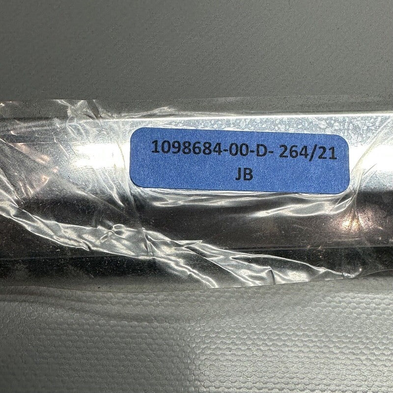 1098684-00-D TESLA MODEL X DOOR WINDOW MOLDING RIGHT FRONT 2015 16 17 18 19 20 21 22 2023 OEM